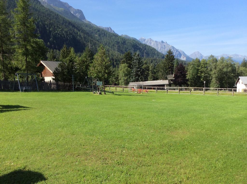 Pensiun Lischana Sent Exterior photo
