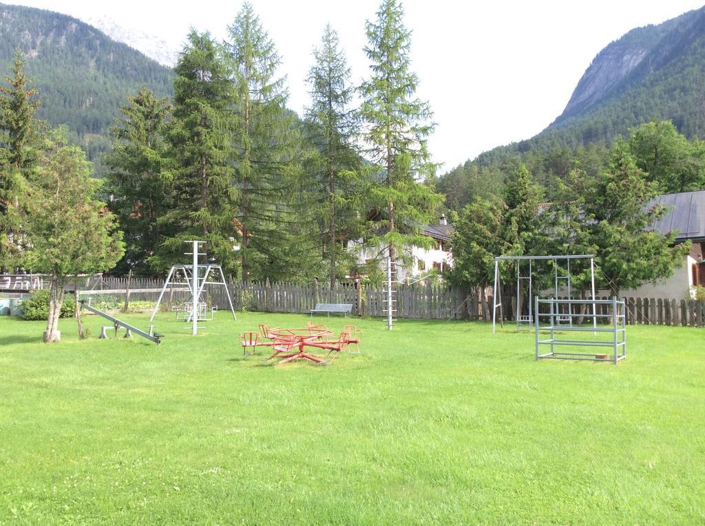 Pensiun Lischana Sent Exterior photo